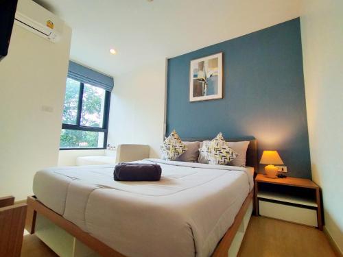 Postel nebo postele na pokoji v ubytování Cozy room near beaches & restaurants