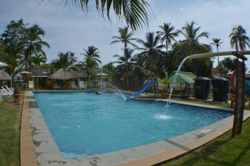 a large swimming pool with a water slide at Hotel Nitana in Coveñas