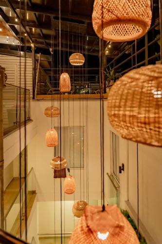 a room with baskets hanging from the ceiling at Casa Amanzi Cartagena by Bernalo Hotels in Cartagena de Indias