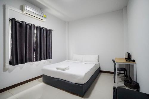 Giường trong phòng chung tại NP Place Santitham - ช้างเผือก