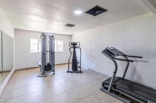 Pusat kecergasan dan/atau kemudahan kecergasan di Studio 6-Arlington, TX