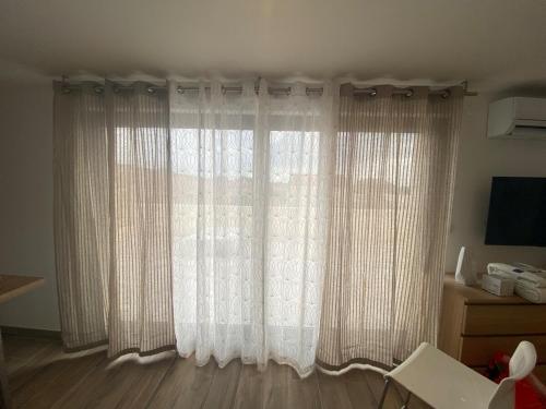 Fotografie z fotogalerie ubytování l'hippy chic jacuzzi superbe vue étang de Thau v destinaci Balaruc-les-Bains