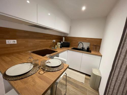 Fotografie z fotogalerie ubytování l'hippy chic jacuzzi superbe vue étang de Thau v destinaci Balaruc-les-Bains