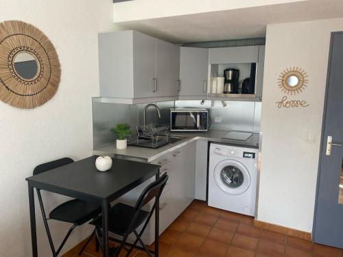 Η κουζίνα ή μικρή κουζίνα στο Mazet avec piscine collective