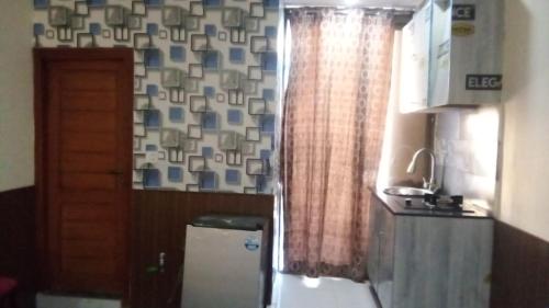 Η κουζίνα ή μικρή κουζίνα στο Murree Oaks Tulip Block