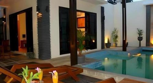 Bazén v ubytování The Luxio Hotel nebo v jeho okolí