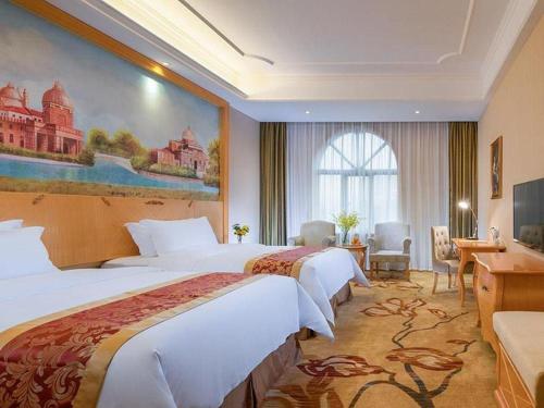 Postel nebo postele na pokoji v ubytování Vienna Hotel Shenzhen Longgang Dayun Center Branch
