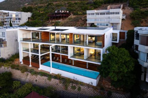 Πισίνα στο ή κοντά στο '22 Protea' - Luxury, Style and Elegance - Sleeps 12 in 6 En-suite Bedrooms