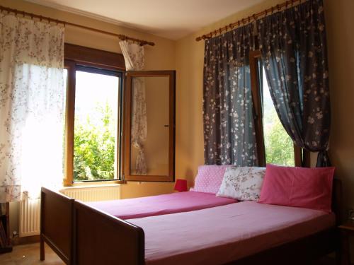 Ένα ή περισσότερα κρεβάτια σε δωμάτιο στο Kavala Villa 360 degrees green