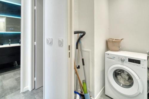 A C 2BDR 6P flat just two minutes from the beach!