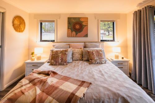 Postel nebo postele na pokoji v ubytování The Olive Leaf Retreat