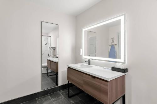 Koupelna v ubytování Quality Inn and Suites