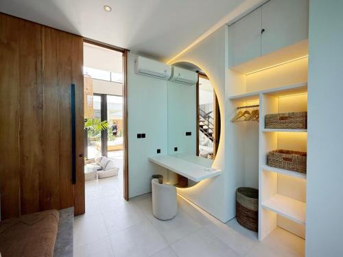 Koupelna v ubytování Baliwood - Luxury 3BR villa - By the beach