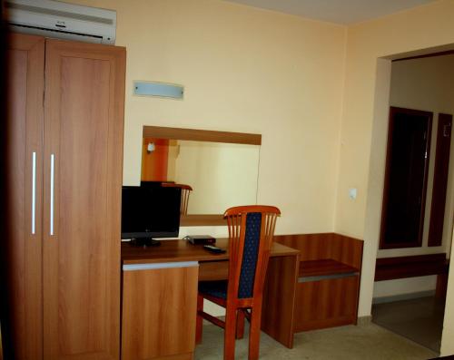 Un televizor și/sau centru de divertisment la Hotel Elegant