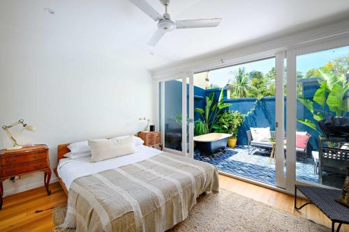 Ένα ή περισσότερα κρεβάτια σε δωμάτιο στο Luxe & Private l Central Bangalow l Nova Escapes