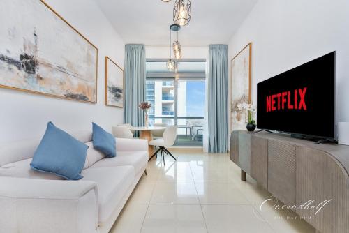 Cool 1BR with Balcony in Marina, Steps from Metro