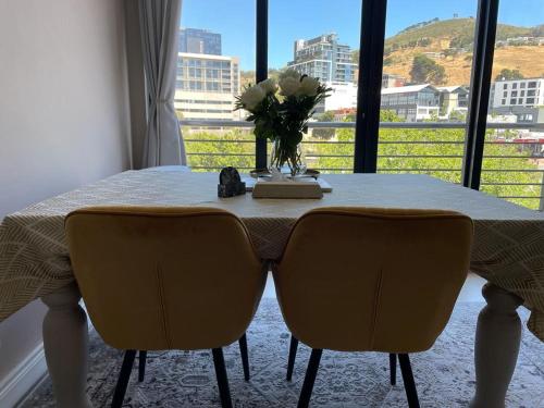 Φωτογραφία από το άλμπουμ του Apartment with Mountain View - Fast WIFI, convenient location στο Κέιπ Τάουν