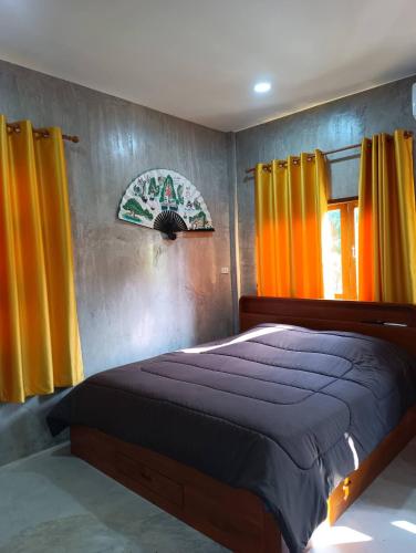 En eller flere senge i et værelse på Baan Phak Phu relaxing stay