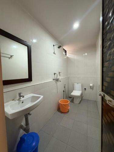 Ένα μπάνιο στο The Riverside