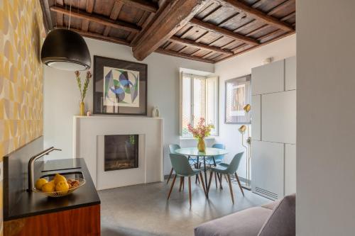 Monti Exclusive Medieval Tower