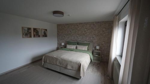 Postel nebo postele na pokoji v ubytování Apartment am Golfplatz in Mackenbach