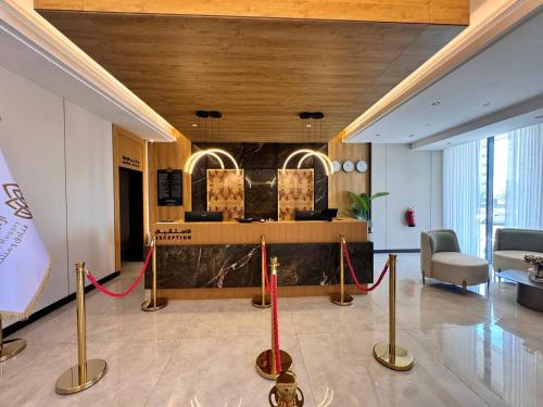 a lobby with a table and chairs in a room at فندق ارجان بارك جدة in Jeddah