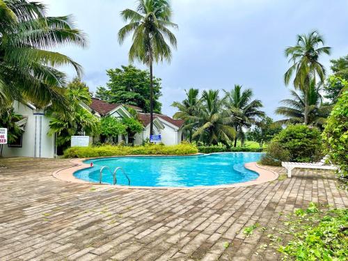 Bazén v ubytování Cozy Boho Poolside 1BHK in Siolim Goa nebo v jeho okolí