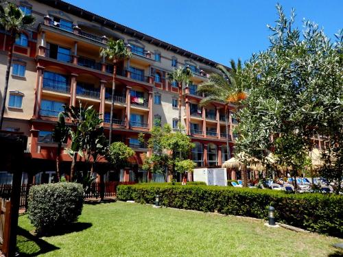Taman di luar Ohtels Islantilla