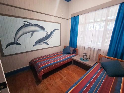 Ένα ή περισσότερα κρεβάτια σε δωμάτιο στο Sea Lions Den Backpackers