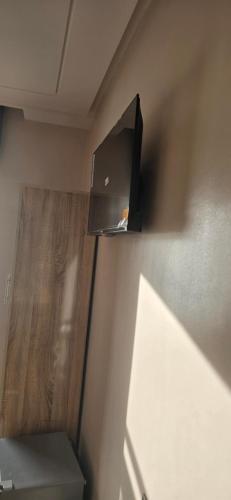 Μια τηλεόραση ή/και κέντρο ψυχαγωγίας στο Complexe derhem traiteur