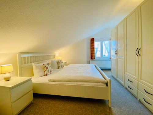 Postel nebo postele na pokoji v ubytování Villa Fortuna Haupthaus II OG links