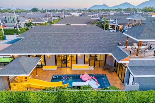 Nespecifikovaný výhled na hory nebo výhled na hory při pohledu z vily