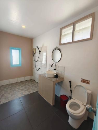 a bathroom with a toilet and a sink and a mirror at Minnie Seaview Resort in Ko Samed