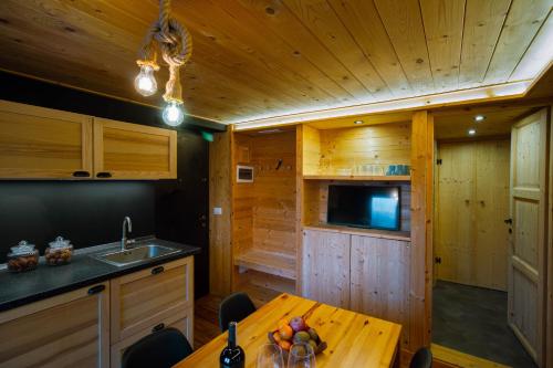 Kuchyň nebo kuchyňský kout v ubytování Dolomiti Urban Lodge