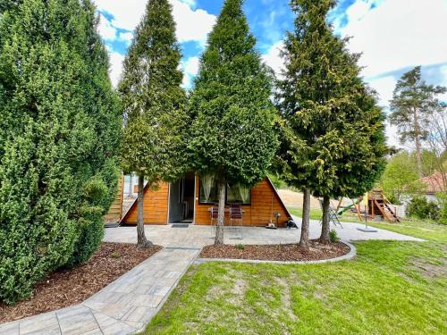 Aed väljaspool majutusasutust Finnhütte Louise am Storkower See