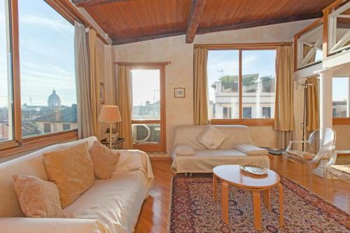 Amazing panoramic artist's loft Spanish Steps