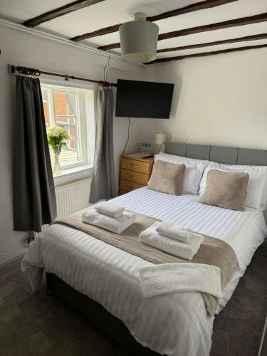 a bedroom with a large bed with towels on it at Vesna Affordable comfort in Newtown
