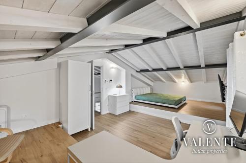 Postel nebo postele na pokoji v ubytování Villa Blu Lucca- Pool and Parking 10 Min from Lucca