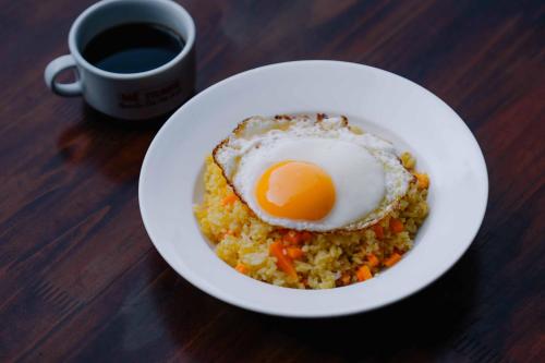 Comida en o cerca de este hotel