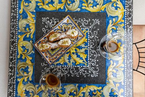 een schilderij van een bord eten op een tafel bij B&B Il Castello in Lipari