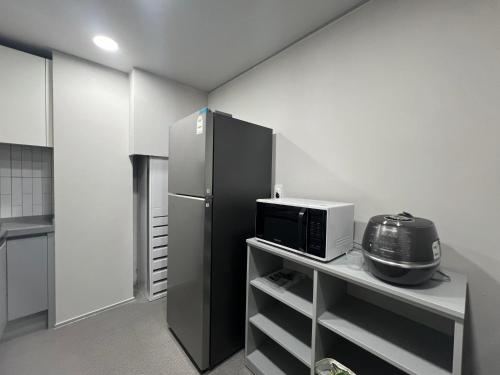 Η κουζίνα ή μικρή κουζίνα στο 엔젤이레미니스튜디오