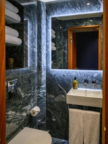 a bathroom with a sink and a mirror at Hotel Frihavnen in Copenhagen