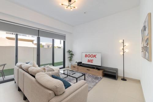 Χώρος καθιστικού στο StayShort - Spacious Arabian Ranches Villa sleeps 8