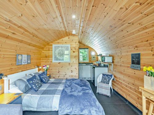 Postel nebo postele na pokoji v ubytování 1 Bed in Church Stretton 90929