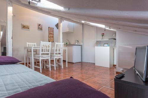 CSF6 - white loft latina