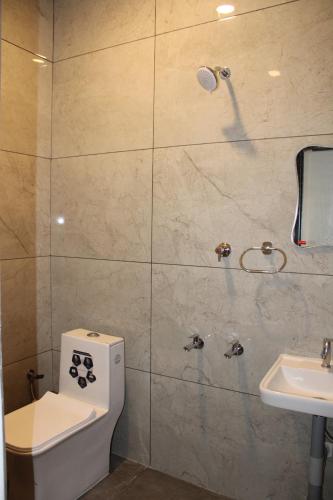 Ένα μπάνιο στο DJ Palace and Residency