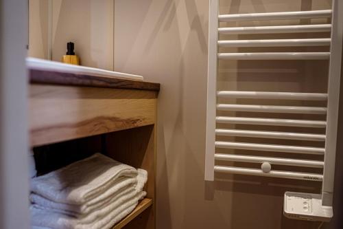 Fotografie z fotogalerie ubytování Chalet confort, Proche Puy duFou, plan d'eau privé v destinaci Menomblet