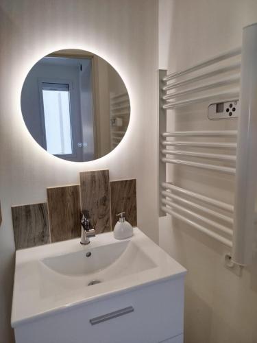 Grande Motte, Studio élégant, tout confort proche de la mer et du centre, lumineux avec balcon