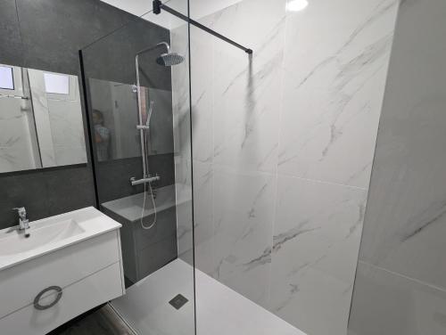 Ένα μπάνιο στο Apartamento Laranjeiras dois