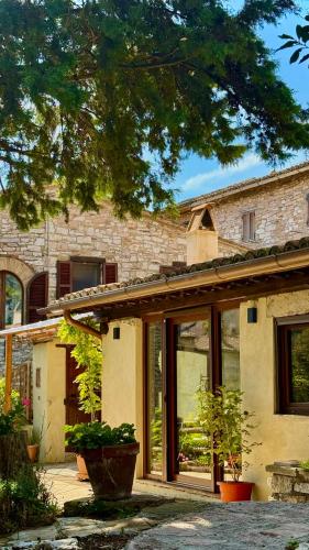 Το κτήριο όπου στεγάζεται  η παραθεριστική κατοικία